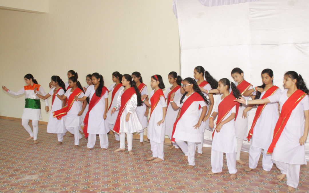 Girls Dancing on indian song