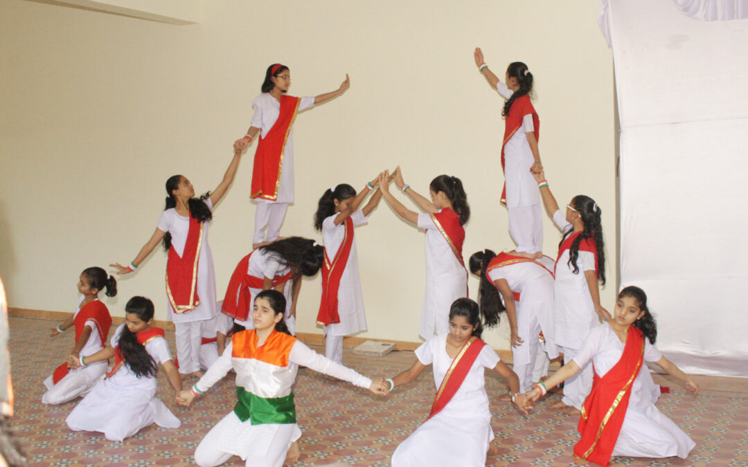 Girls Dancing on indian song 3